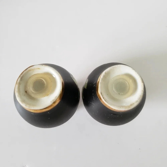 Vintage set of  2 Porcelain Mini Black/Pink Floral Salt/Pepper Shakers. - Picture 4 of 5